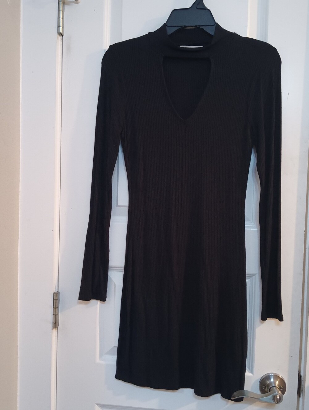 Women's Black Long-Sleeve Ribbed Keyhole Dress